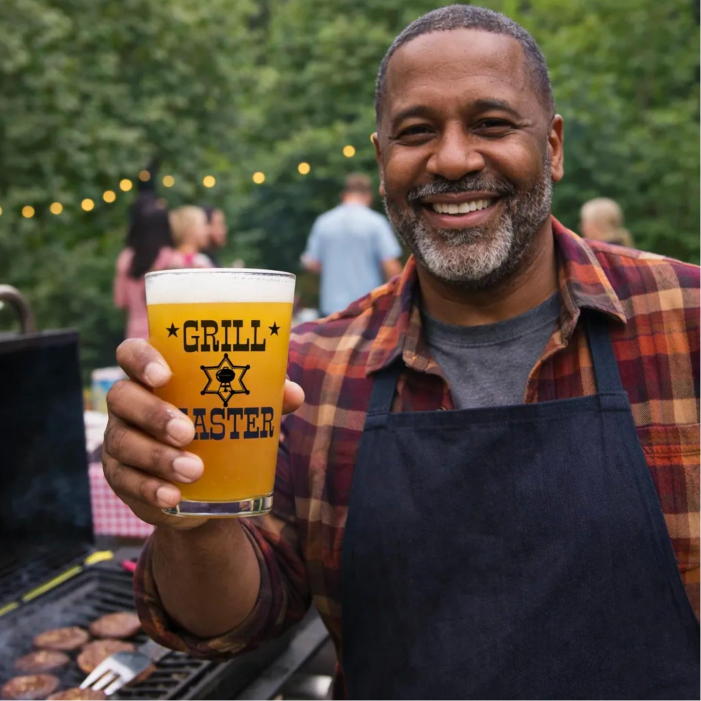 "Grill Master" 16oz Beer Pint Glass, Funny Dad Gift for Father's Day