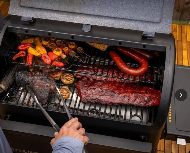 Pit Boss Navigator 850 WiFi & Bluetooth Pellet Grill & Smoker – 932 sq. in. Cooking Space, Flame Broiler™, 30 lb Hopper, Dual Meat Probes & Fan‑Forced Convection (PB850M)